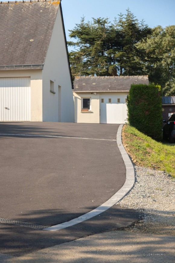 Enrobé + chainette pavé béton.jpg