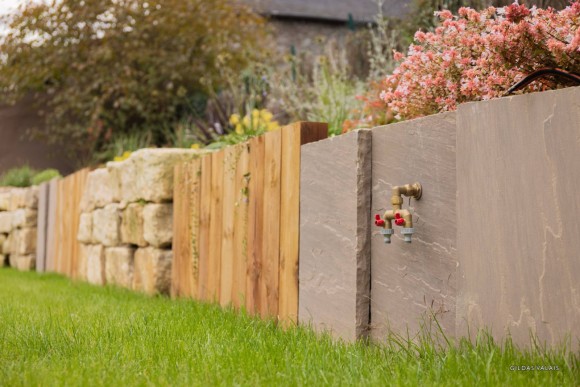 Soutènement avec enrochement -Palis grès - traverses en bois paysagère.jpg
